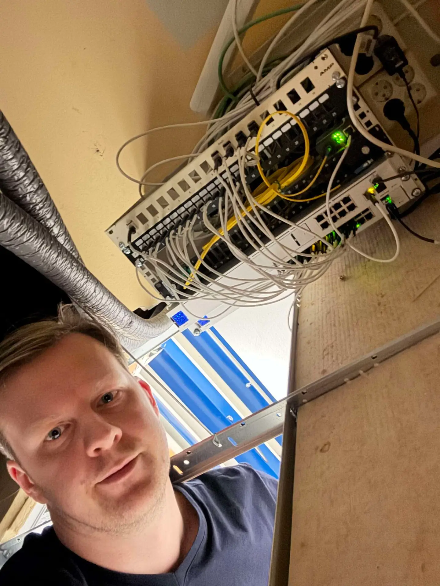 nätverkskablar och elcentral